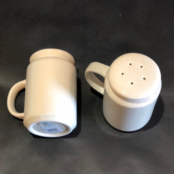 Williams Sonoma Salt & Pepper Shakers Set- Retired - Picture 2 of 8